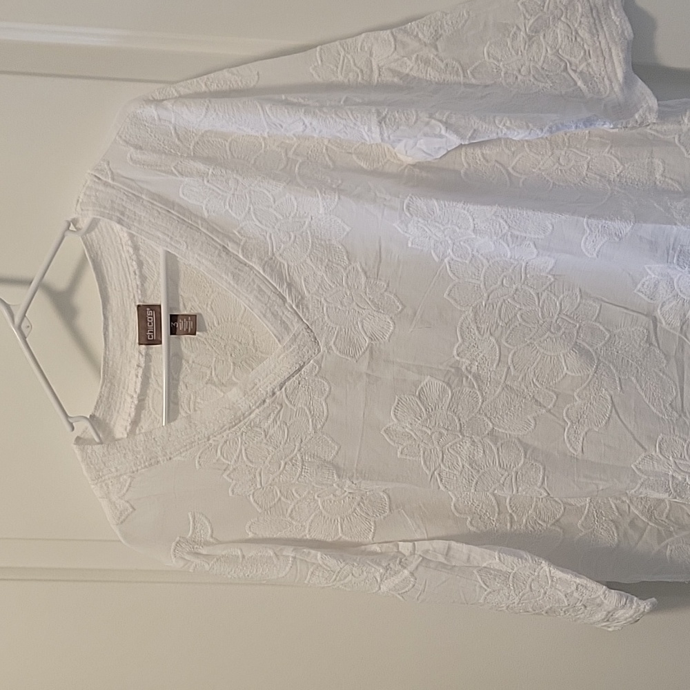 Pull-over white blouse. Chico's white, intricate detailed embroidery - Picture 2 of 7